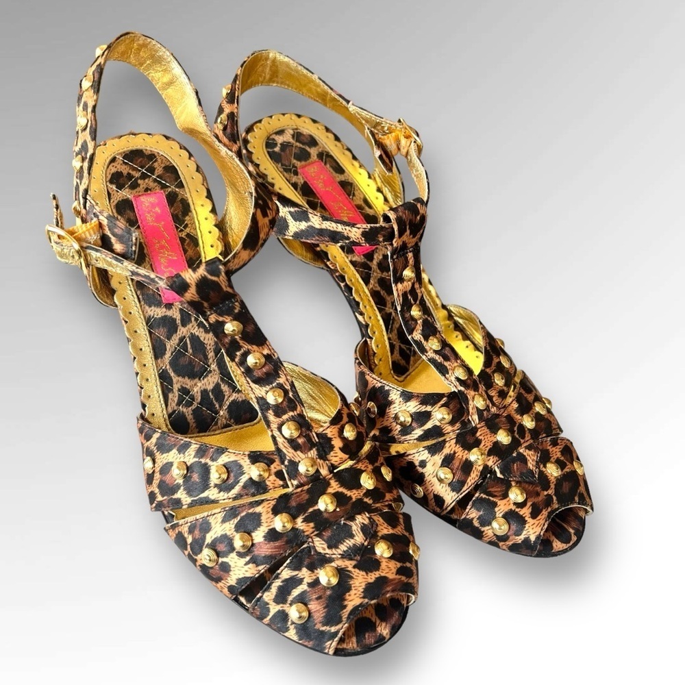 BETSEY JOHNSON Heel Animal Print Gold Studded Shoes Vero Cudio Black Heel